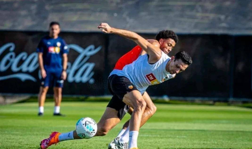 九游体育入口 -赛地聚焦：西甲加时末段热度飙升；里尔外线爆发；更衣室稳定；轮换策略成焦点的简单介绍